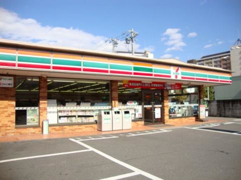 コンビニ　セブンイレブン市谷柳町店（コンビニ）まで288m