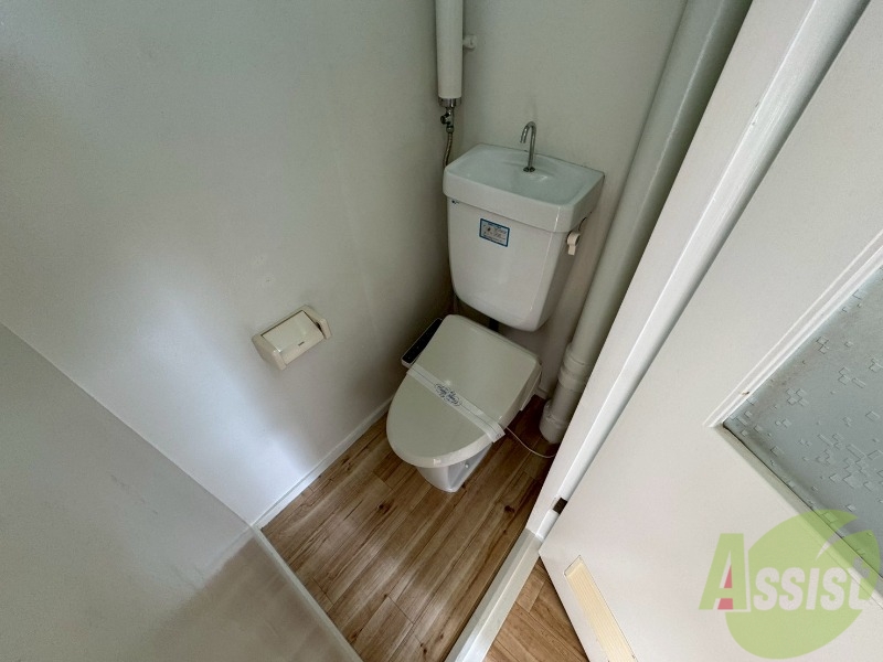 トイレ　こちらはトイレです。清潔感があり、安心して使用できます。