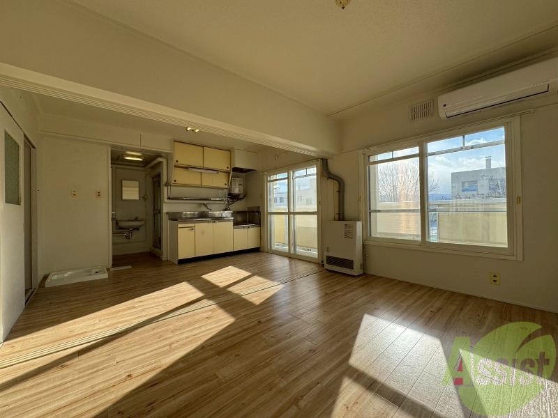 居室・リビング　広くてキレイなお部屋が広がっていて、充実した生活が送れそう。