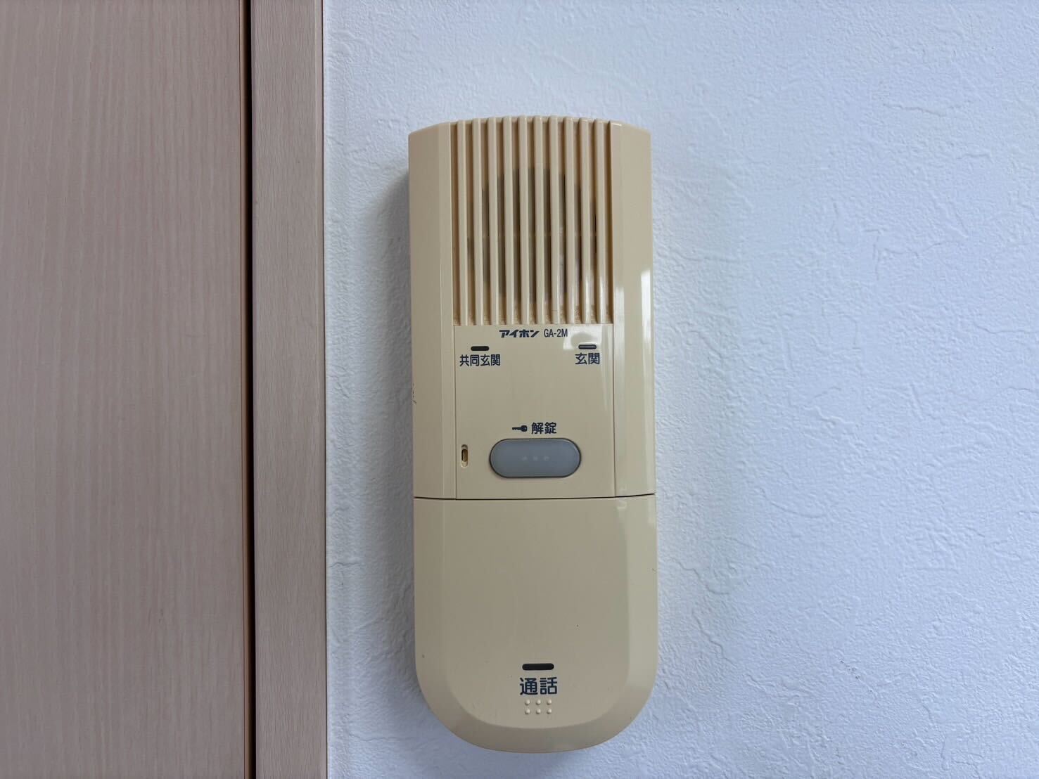 セキュリティ　ハンガーパイプつきの収納です　お洋服もかけられて便利です…