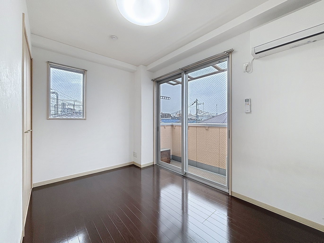 居室・リビング　洋室5.2帖1Kのお部屋です★