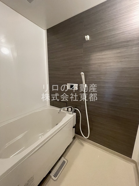 バス・シャワールーム　アクセントパネル仕様なので、オシャレなバスルームです♪