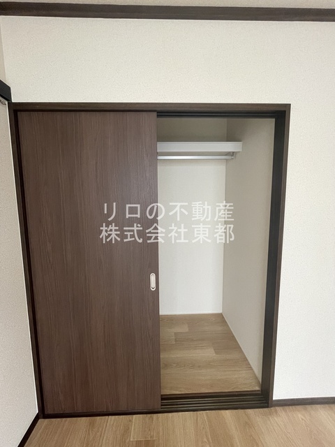 収納　ロングコート・ワンピースなどの収納も可能な縦長収納です！