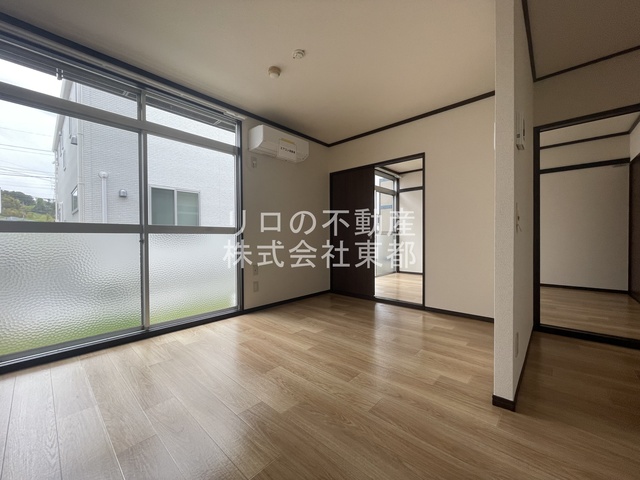 居室・リビング　開放感あふれる、広さも十分の快適リビングで楽しい団らん！