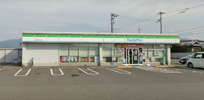 コンビニ　ファミリーマート 観音寺中田井店（コンビニ）まで1049m