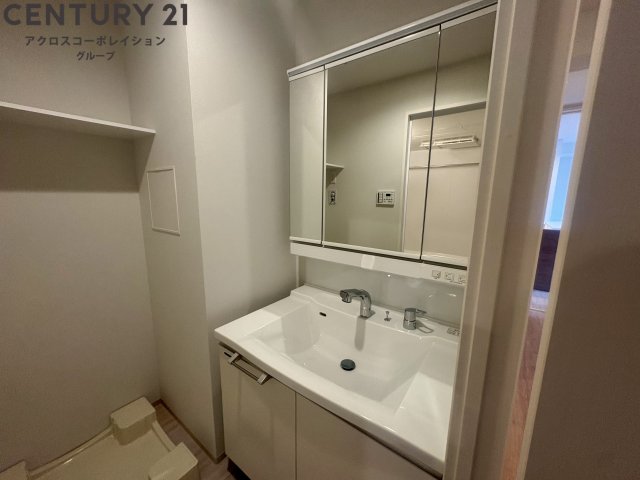 洗面設備　三面鏡付洗面化粧台です！