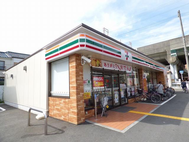 コンビニ　セブンイレブン（コンビニ）まで527m