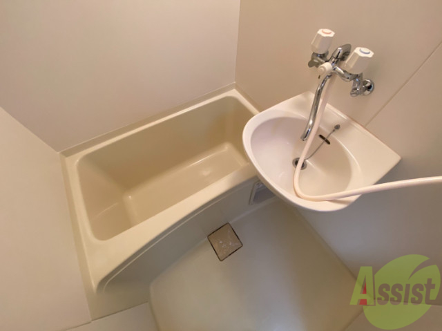 バス・シャワールーム　お風呂です。１日の疲れを癒してください。