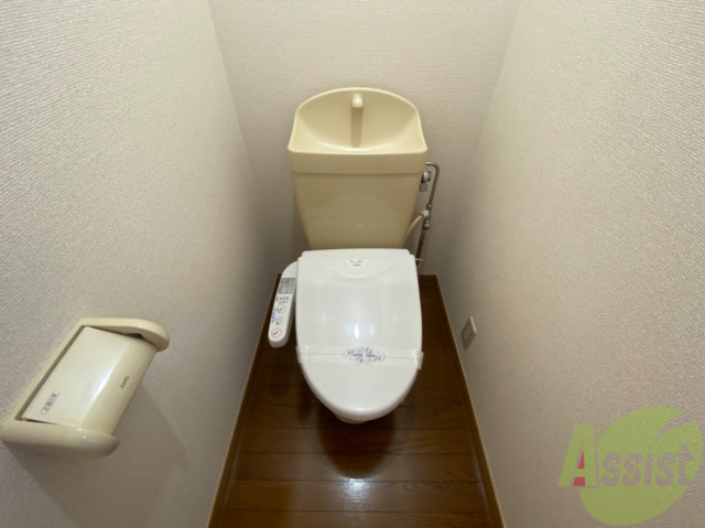 トイレ　トイレはウォシュレット機能付きです。安心して使用できますね。