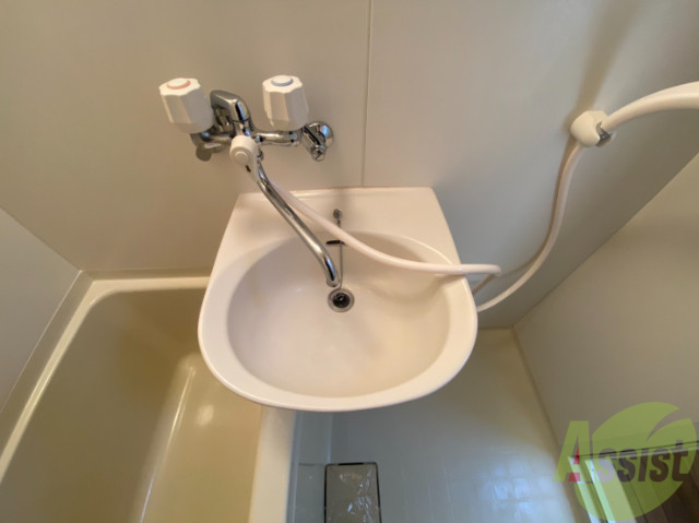 洗面設備　洗面台は浴室にあります。掃除がしやすそうですね。