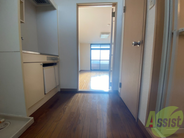 玄関　玄関から撮影しました。奥行きの広さを感じられます。