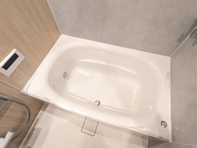 バス・シャワールーム　浴槽　追い焚き付