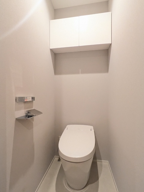 トイレ　嬉しい温水洗浄便座付き