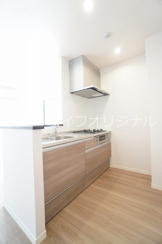 キッチン　3口コンロ＆グリル付システムキッチンです。