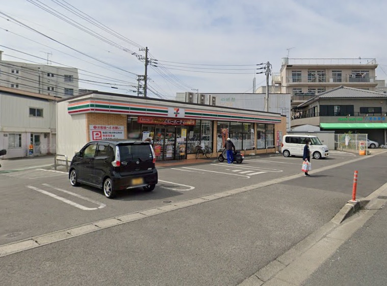 コンビニ　セブンイレブン（コンビニ）まで1004m