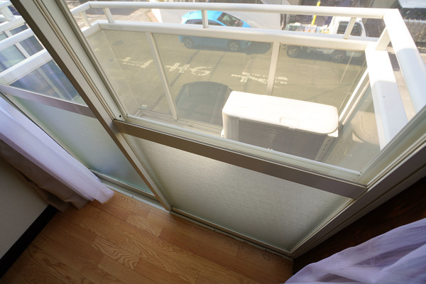 バルコニー　同じ建物の別なお部屋