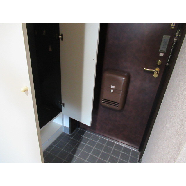 玄関　シューズボックスあります