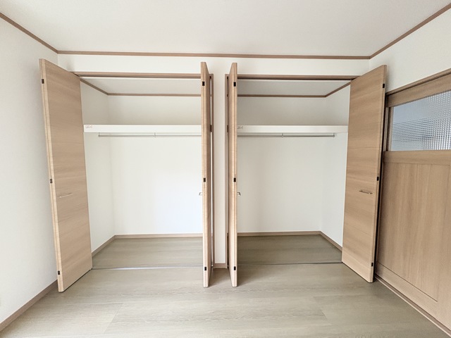 収納　増えがちな荷物をスッキリ収納できる大きめクローゼットです♪
