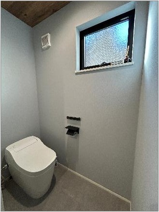 トイレ　トイレは２ヵ所！どちらも温水洗浄便座です※クリーニング前の写