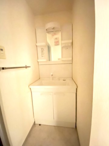 洗面設備　独立洗面台付きです
