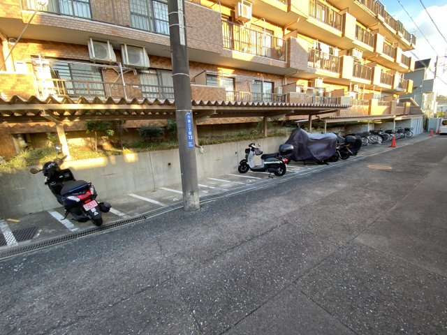 その他共有部分　バイク置き場、駐輪場完備