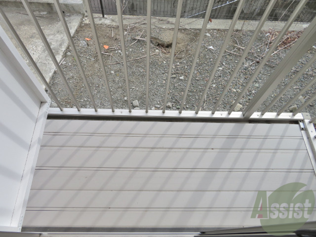 バルコニー　バルコニーは、日当たり良好で洗濯物も良く乾きますね