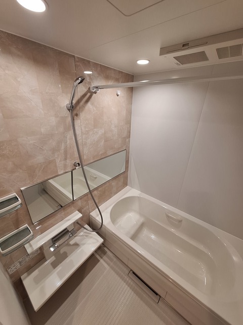 バス・シャワールーム　★追い焚き・浴室乾燥機付き★