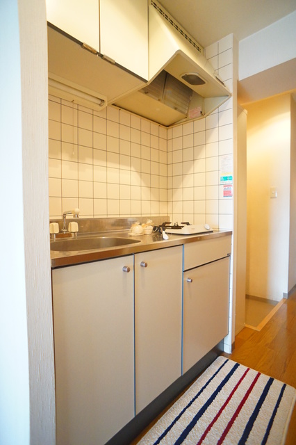 キッチン　上下に収納があるので使い勝手の良いキッチンです！！