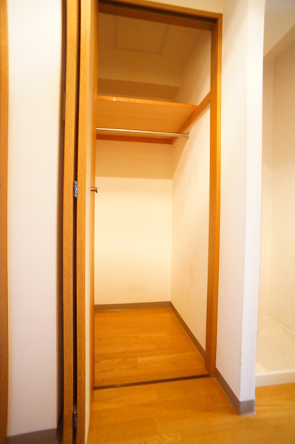 収納　ロングコート・ワンピースなどの収納も可能な縦長収納です！