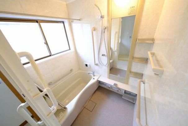 バス・シャワールーム　追い炊き機能付き