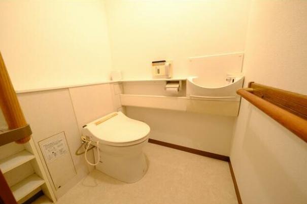 トイレ　ウォシュレット機能付き