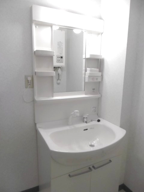 洗面設備　使いやすい独立洗面台です