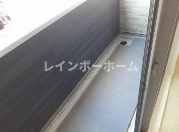 バルコニー　外からの目が気にならないバルコニーで洗濯物が干せます