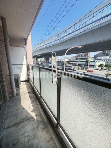 バルコニー　開放的で明るい空間を演出してくれるバルコニーです