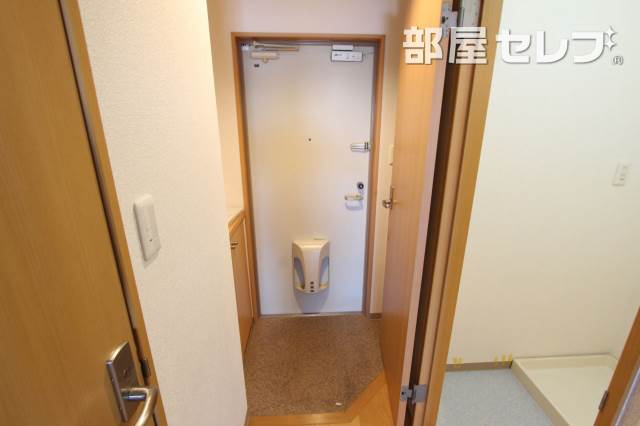 玄関　８０３号室