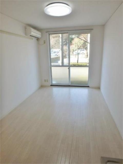 居室・リビング　室内きれいにリフォームされています