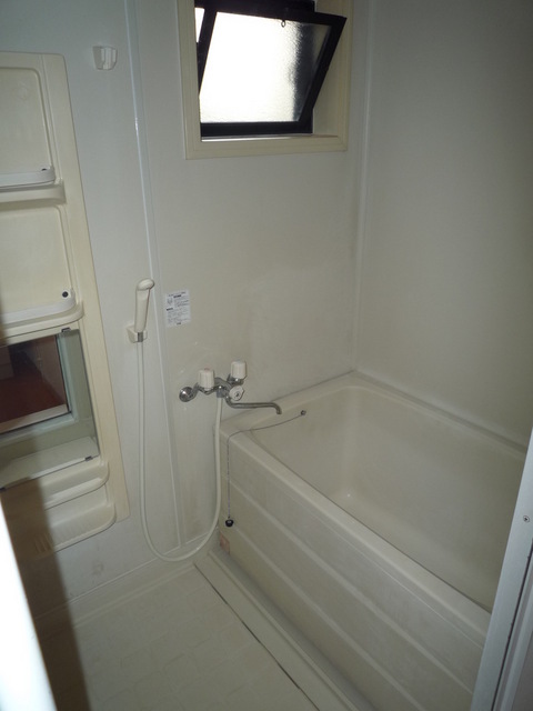 バス・シャワールーム　浴室（窓付）