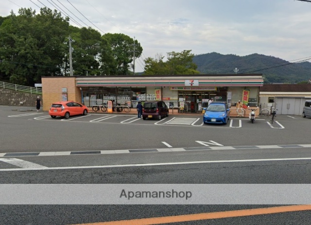 コンビニ　セブンイレブン（コンビニ）まで733m