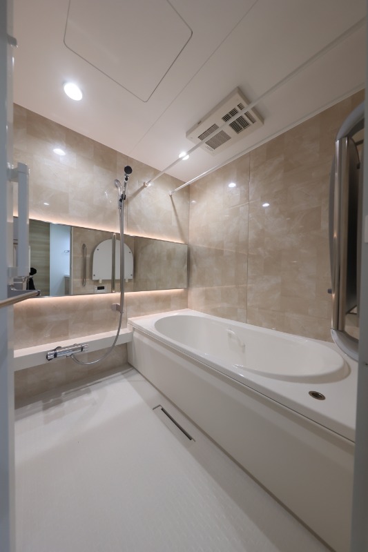 バス・シャワールーム　浴室乾燥機付バスルーム