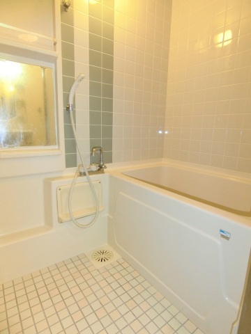 バス・シャワールーム　綺麗な浴槽