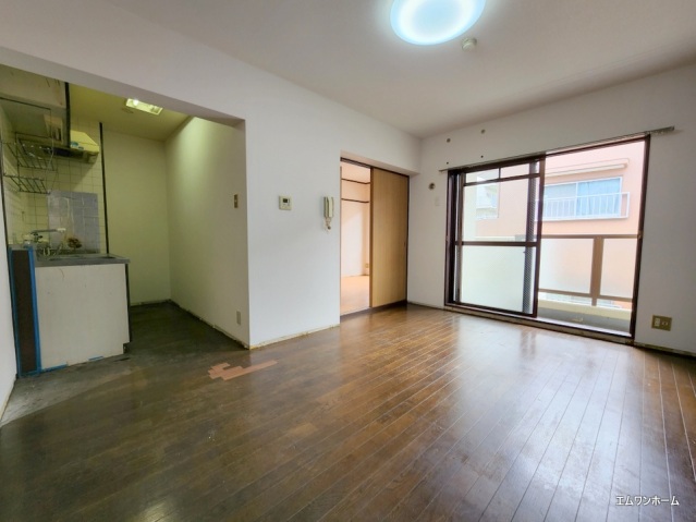 居室・リビング　広々としたリビング