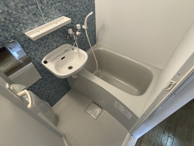 バス・シャワールーム　コンパクトで使いやすいお風呂です