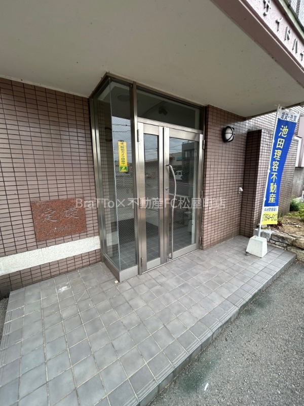 エントランス　マンション共用部分