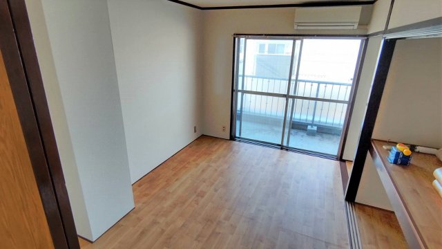 居室・リビング　エアコン付きなので年中快適です