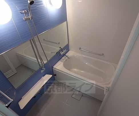 バス・シャワールーム　鏡がたくさんついてるのは嬉しいですね・