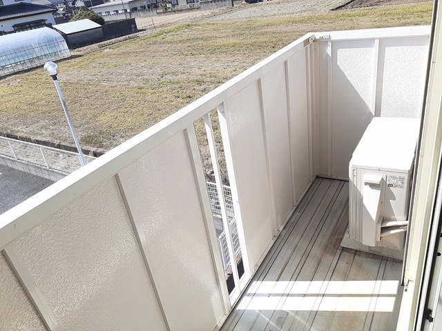 バルコニー　開放的で明るい空間を演出してくれるバルコニーです