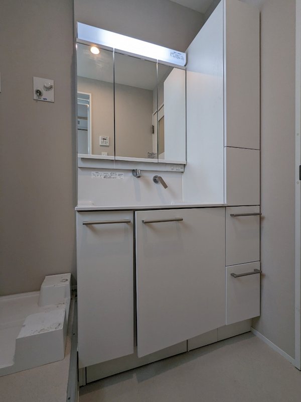 洗面設備　身支度の時間を上質に演出する独立洗面台