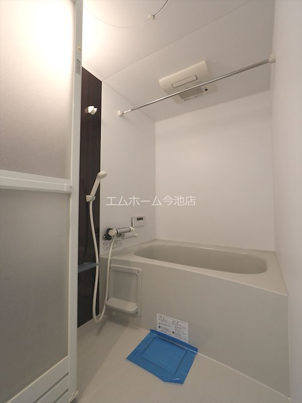 バス・シャワールーム　追い焚き浴室暖房乾燥機能付バス　同仕様写真