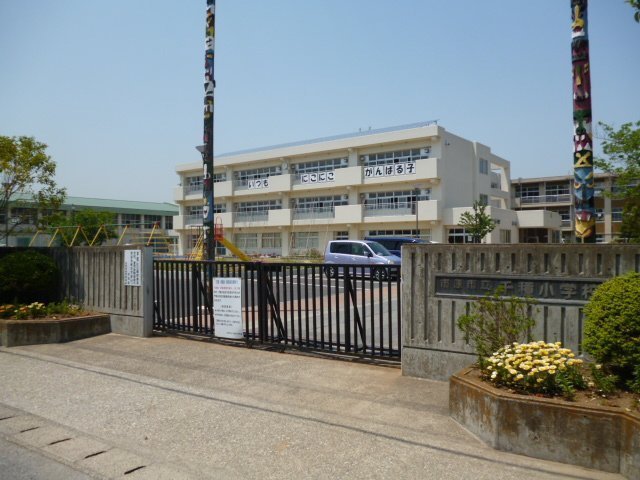 小学校　名古屋市立千種小学校（小学校）まで151m