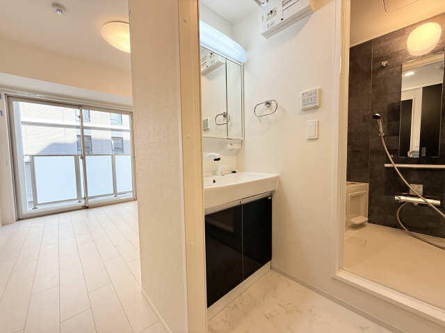 洗面設備　同一タイプです。